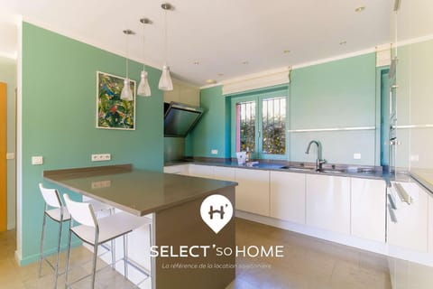 Kitchen or kitchenette, Dining area, dishwasher, pet friendly, stove