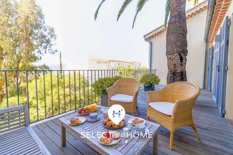 Property building, Patio, Day, View (from property/room), Balcony/Terrace, Dining area