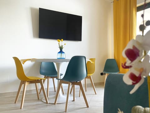 Communal lounge/ TV room, TV and multimedia, Seating area, Dining area, Evening entertainment