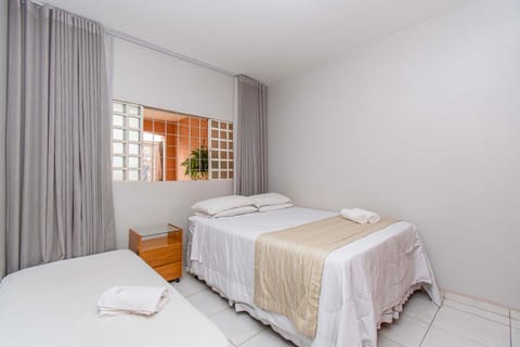 Bed, towels