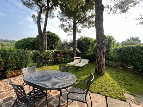 Natural landscape, Garden, Garden view, sunbed