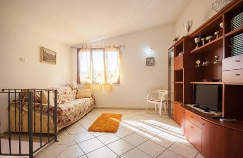 TV and multimedia, Living room, Seating area, wardrobe