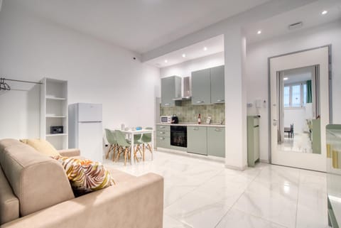 Kitchen or kitchenette, Living room, Seating area, dishwasher, oven, stove