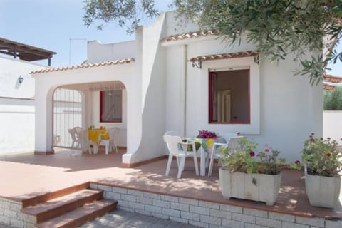 Property building, Patio, Day, View (from property/room), Balcony/Terrace, Dining area
