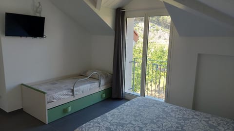 TV and multimedia, Photo of the whole room, Bedroom