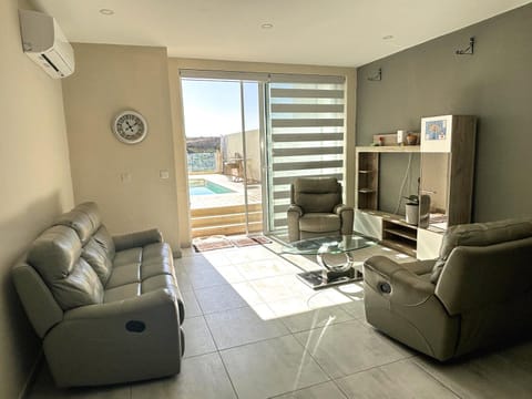 Communal lounge/ TV room, Living room, Seating area