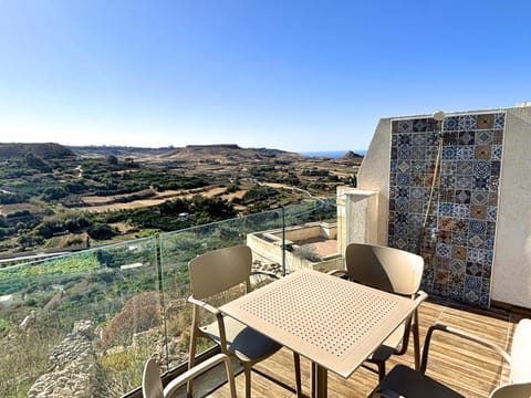 Natural landscape, View (from property/room), Balcony/Terrace, Balcony/Terrace, Seating area, Dining area, Sea view, Sunset