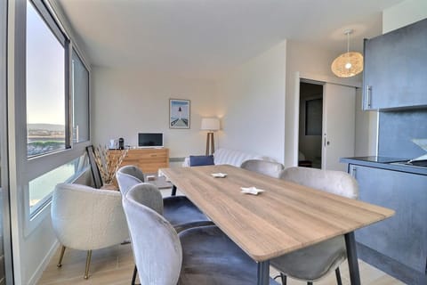 Sublime apartment facing the Port & Planches Apartment in Deauville