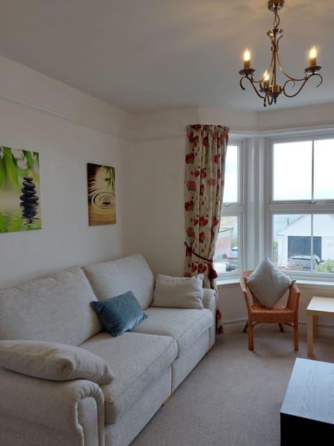 Property building, TV and multimedia, Living room, Seating area