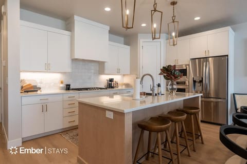 Laguna at Desert Color (by Ember Stays) House in St George