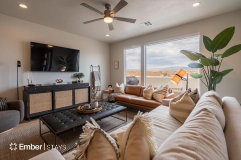 Laguna at Desert Color (by Ember Stays) House in St George