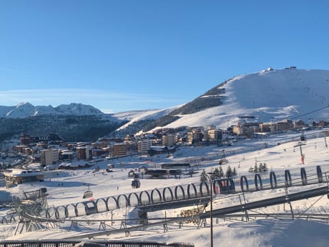 Skiing, Mountain view