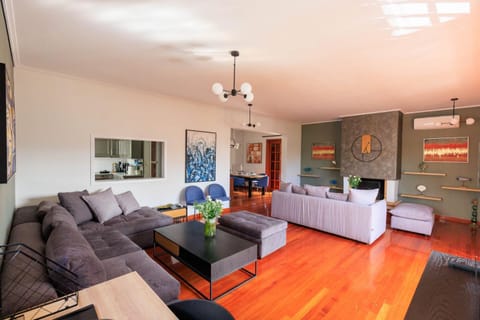 Aiolos Grand super lux suite kalamaki Alimos near the sea Apartment in Alimos