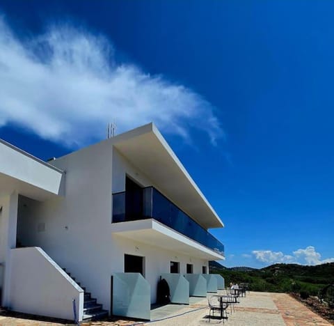 Property building, Day, Natural landscape, Balcony/Terrace