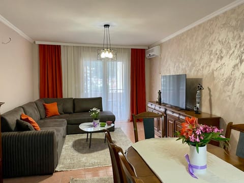 TV and multimedia, Living room, Dining area