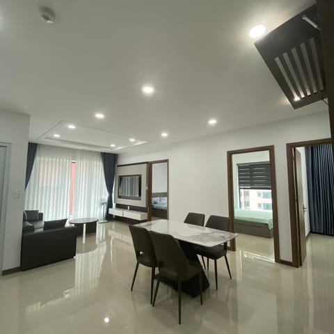 TV and multimedia, Living room, Seating area, Dining area