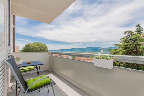 Natural landscape, View (from property/room), Balcony/Terrace, Seating area