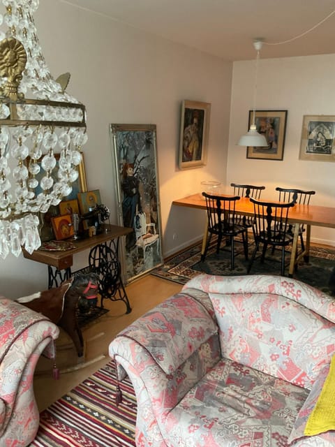 Retrohenkinen taiteilijakoti - Tampere Kaleva Apartment in Finland