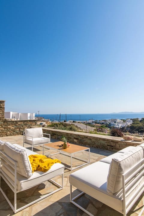 Day, Natural landscape, View (from property/room), Balcony/Terrace, Living room, Seating area, Sea view, sunbed