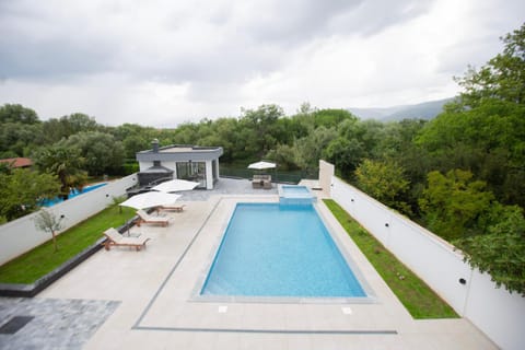 Mountain view, Pool view, Swimming pool