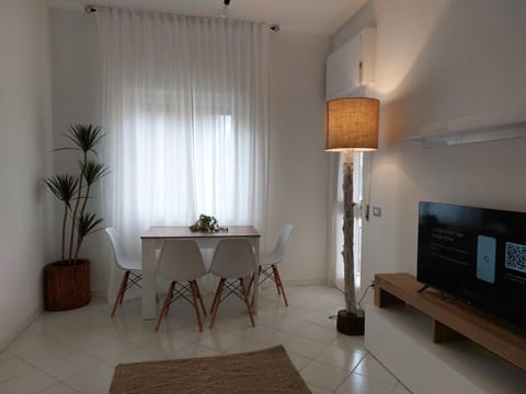 TV and multimedia, Living room, Dining area