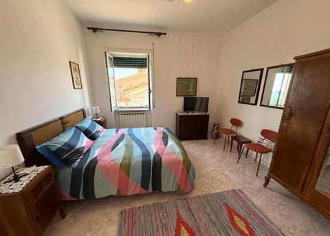 Bed, TV and multimedia, Photo of the whole room, Bedroom, Sea view, wardrobe, air conditioner