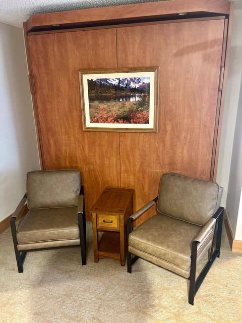 MT CB Mountain Side with King Bed, Hot Tub, Pool & Kitchen! Apartment in Colorado