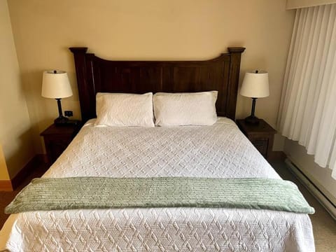 MT CB Mountain Side with King Bed, Hot Tub, Pool & Kitchen! Apartment in Colorado