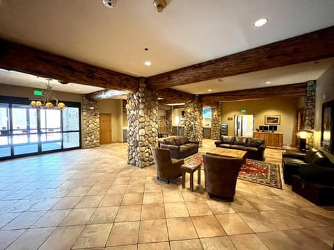 MT CB Mountain Side with King Bed, Hot Tub, Pool & Kitchen! Apartment in Colorado