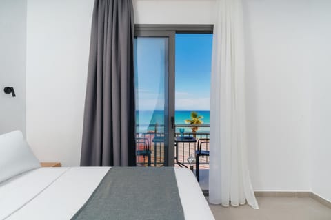 Bed, View (from property/room), Balcony/Terrace, Bedroom, Sea view