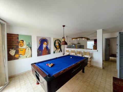 Billiard, Game Room
