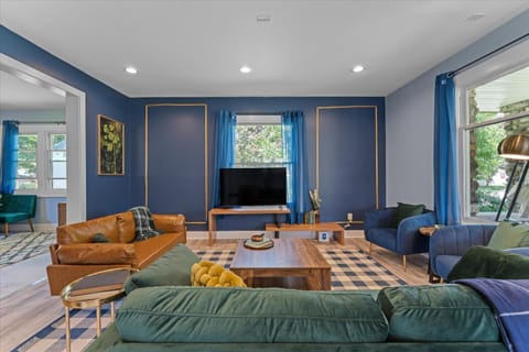 TV and multimedia, Living room, Seating area