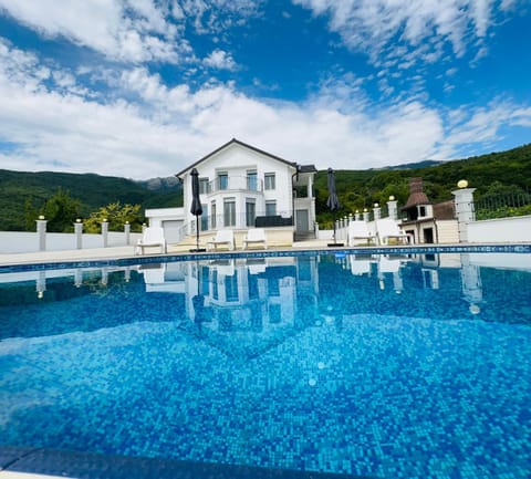 Property building, Day, Natural landscape, Mountain view, Pool view, Swimming pool, sunbed