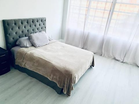 MODERN 2BR 2BA CONDO near AVENTURA! Wi-Fi! Parking Apartment in Ojus