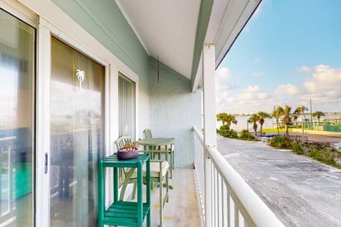 Sand Dollar E200 Apartment in Pensacola Beach