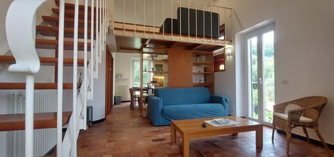 Living room, Seating area, air conditioner