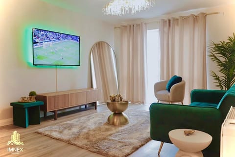 Communal lounge/ TV room, TV and multimedia, Living room, Seating area, Evening entertainment