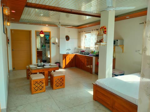 Kitchen or kitchenette, Living room, Dining area