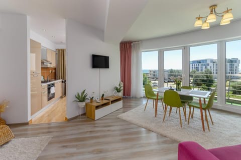TV and multimedia, Kitchen or kitchenette, Living room, Dining area