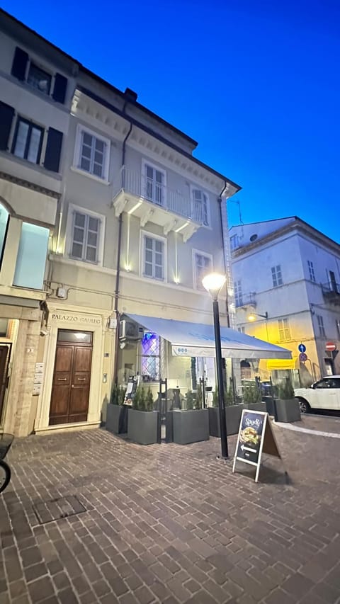 Property building, Restaurant/places to eat