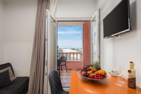 Apartments Teo - Center with Free Parking Apartment in Baška Voda