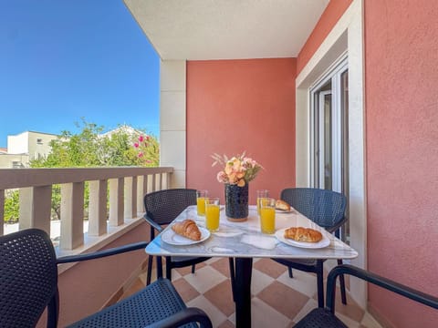 Apartments Teo - Center with Free Parking Apartment in Baška Voda