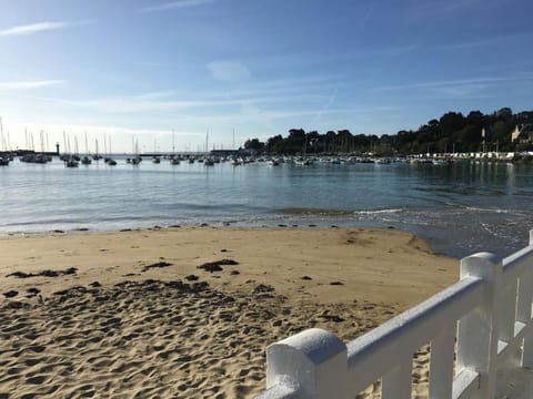 Villa Molène vue mer et jacuzzi - plage à 500 m House in Brittany