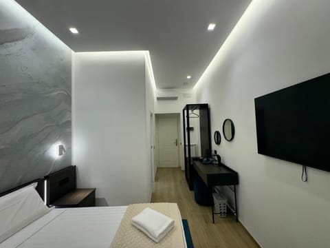 Communal lounge/ TV room, Bed, TV and multimedia, Photo of the whole room, Bedroom