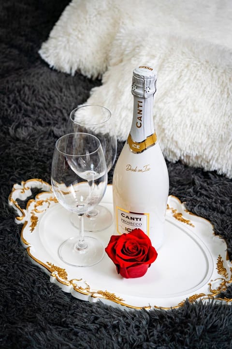 Bed, Food and drinks, Bedroom, Drinks, Alcoholic drinks