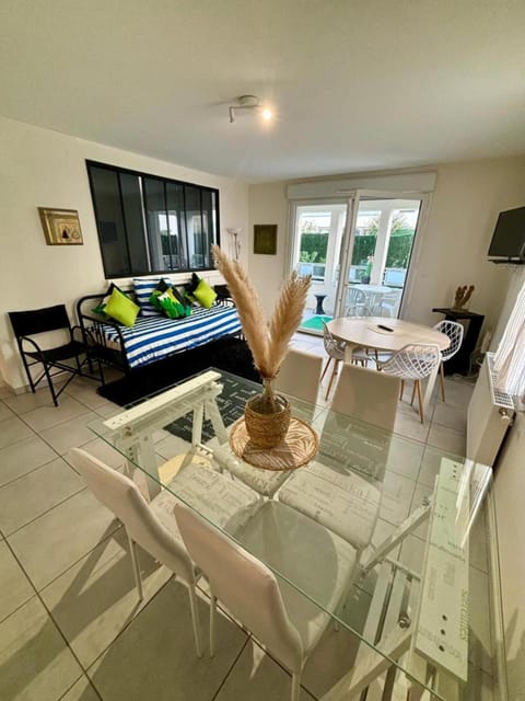 3 chambres, métro tram à 50 m, parking privé ! Apartment in Vaulx-en-Velin