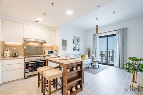 Coffee/tea facilities, Kitchen or kitchenette, Living room, Dining area, oven, stove, toaster