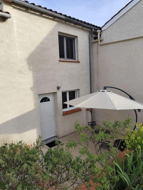 Property building, Patio, Facade/entrance, Day, Garden