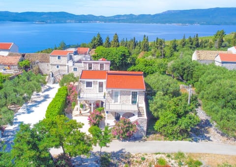 Property building, Natural landscape, Location
