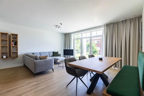 Den Leo, 3 bedroom apartment Fresh & Bright with south facing garden Apartment in Zeeland, Netherlands